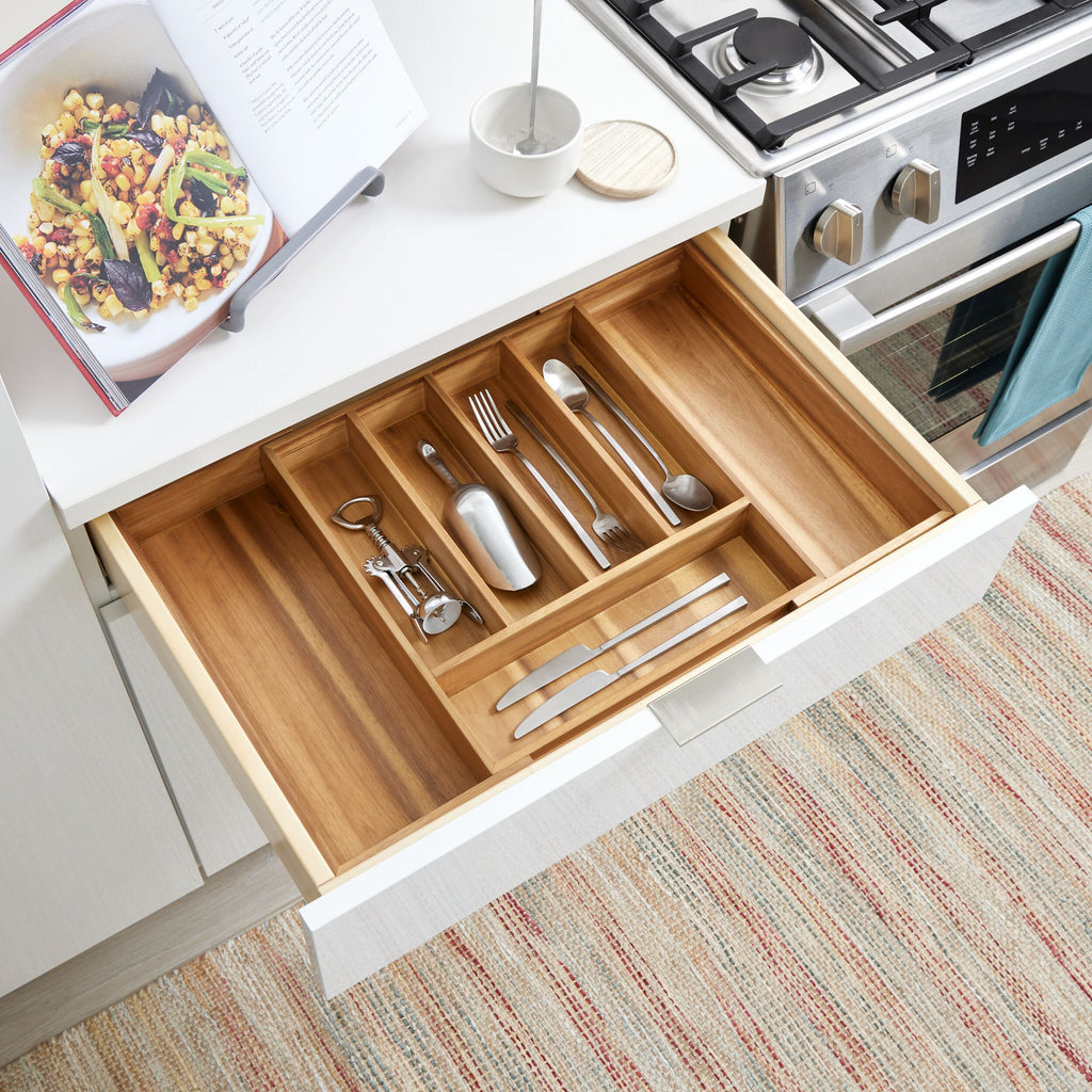 iDesign – Acacia pull-out drawer organizer – 40274 – detail view 14