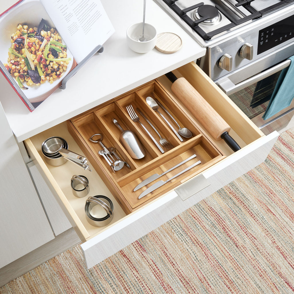 iDesign – Acacia pull-out drawer organizer – 40274 – detail view 15
