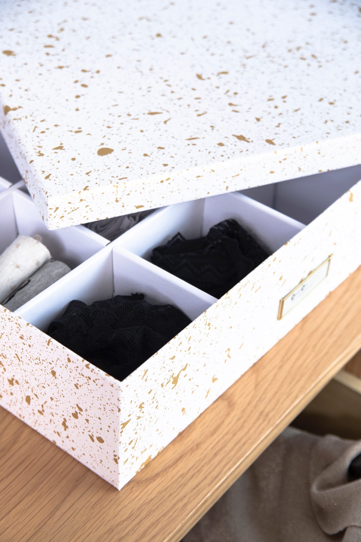 Bigso Box of Sweden – JAKOB – box with 12 – gold – detail view 4