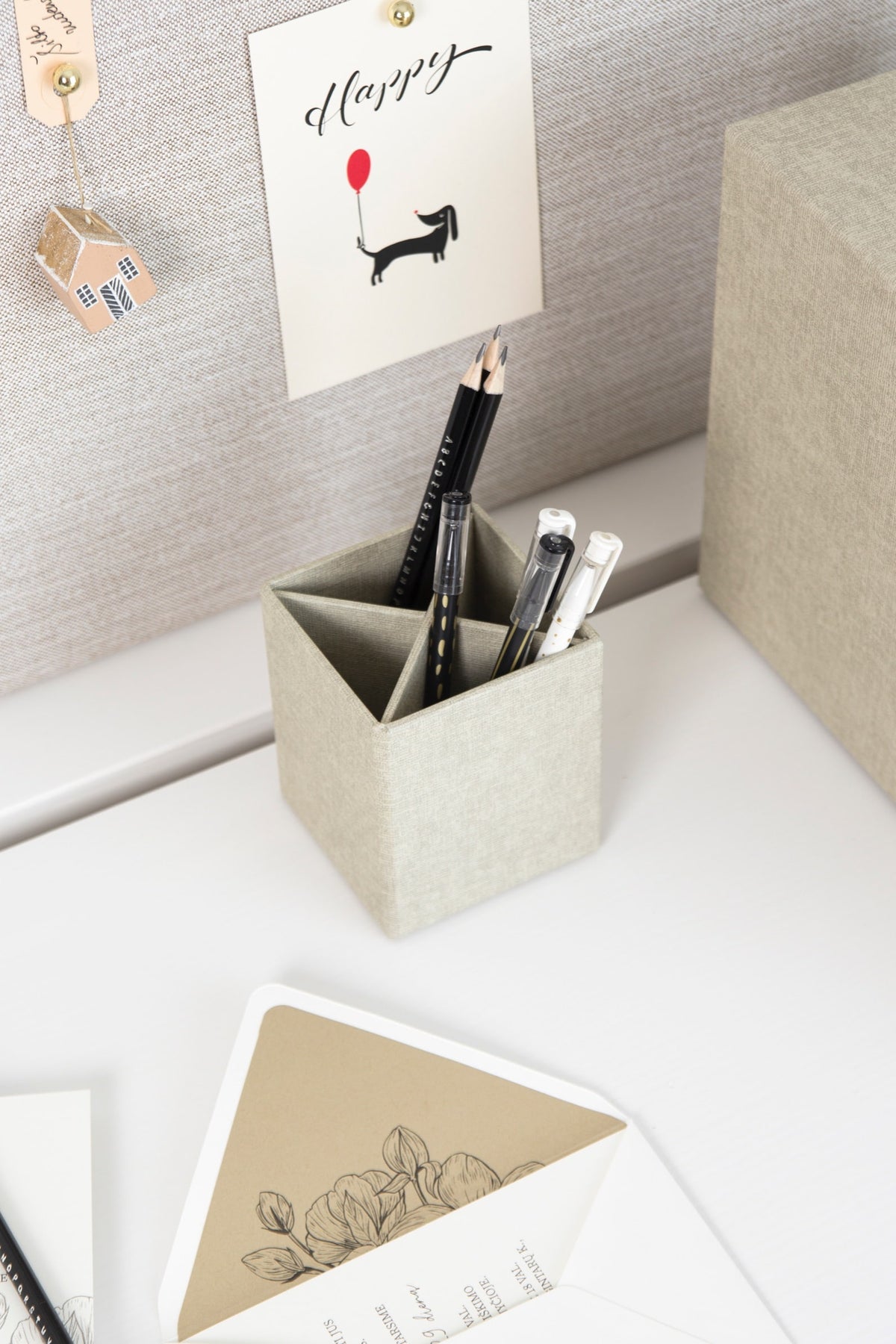 Bigso Box of Sweden – PENNY – holder for pencils – linen – detail view 5