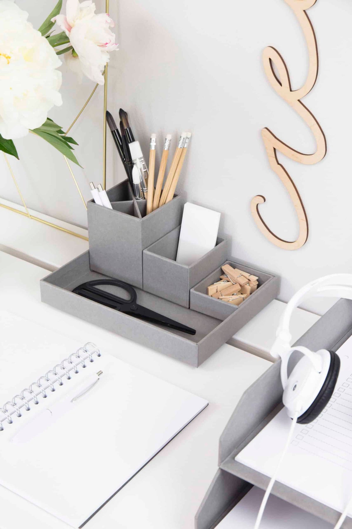 Bigso Box of Sweden – LENA – desk organizer – light grey – detail view 4