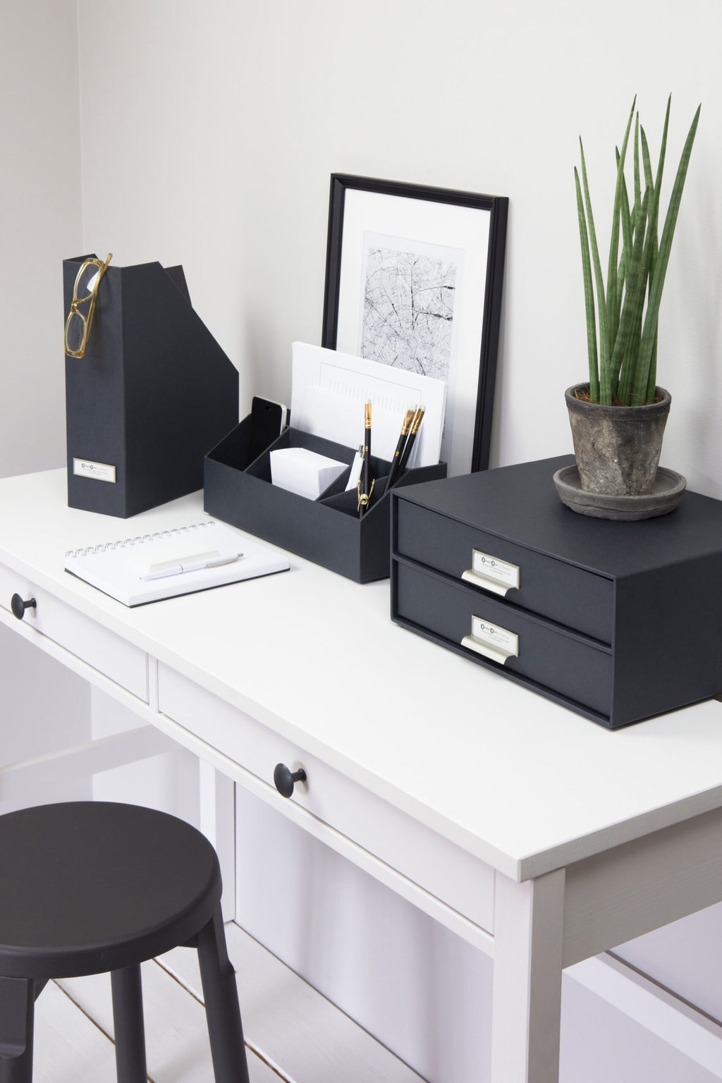 Bigso Box of Sweden – VIKTORIA – document organizer – dark – detail view 8