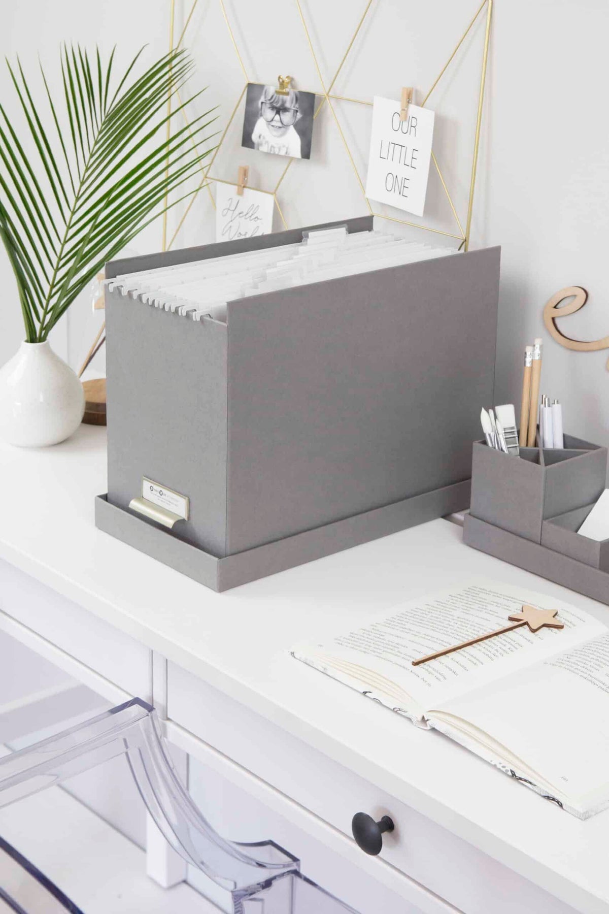 Bigso Box of Sweden – JOHAN – document box – light grey – detail view 3