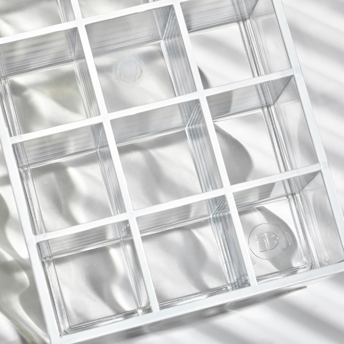 iDesign x Sarah Tanno – Cosmetic organizer for lips – Clear – detail view 4