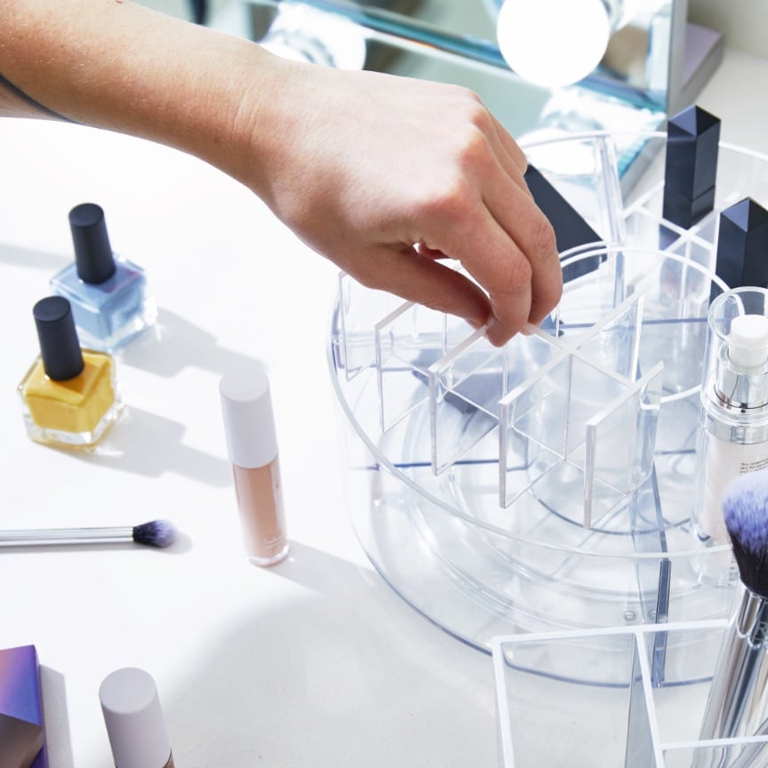 iDesign x Sarah Tanno – Cosmetic Lazy Susan – Clear – – detail view 13