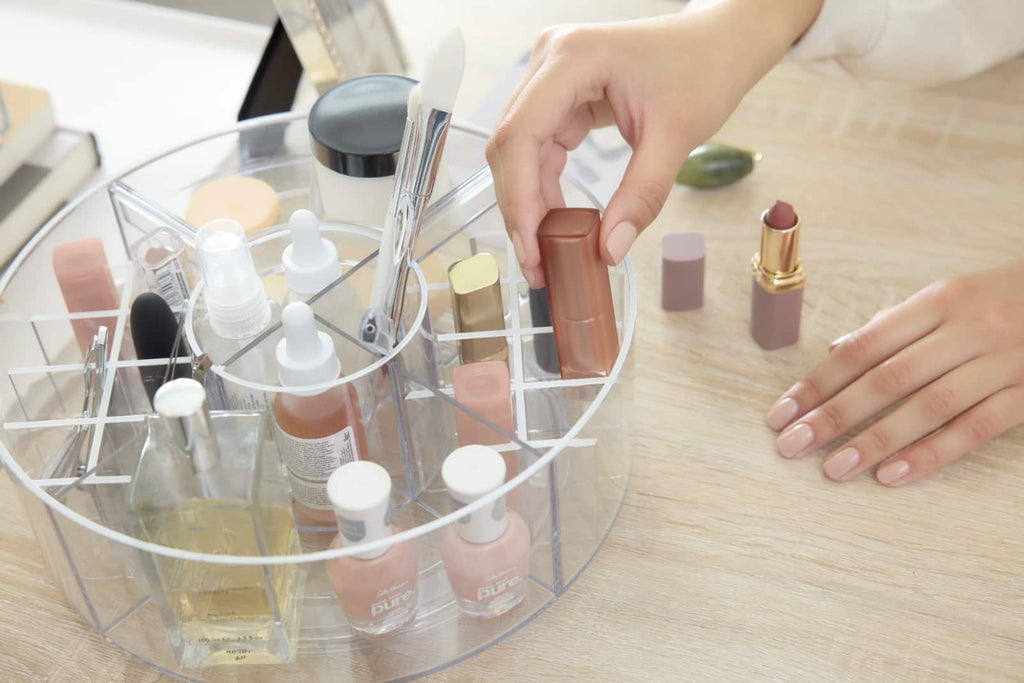 iDesign x Sarah Tanno – Cosmetic Lazy Susan – Clear – – detail view 6