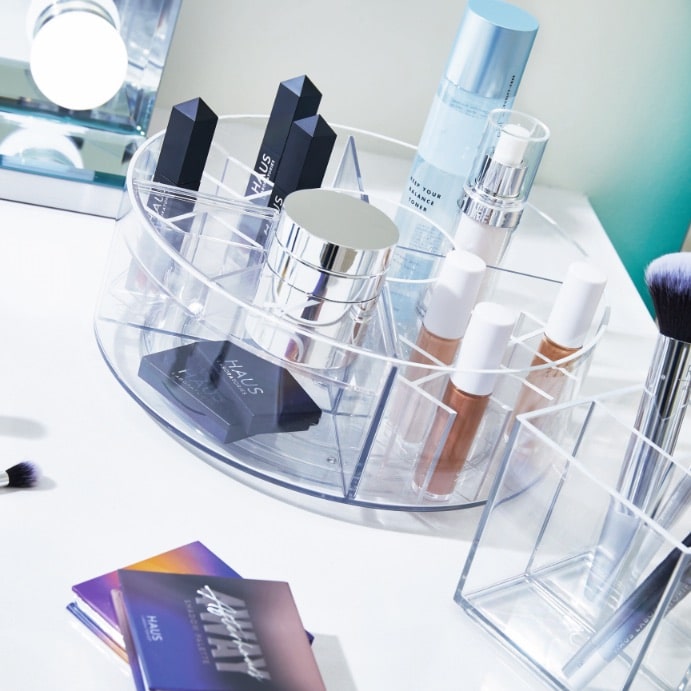 iDesign x Sarah Tanno – Cosmetic Lazy Susan – Clear – – detail view 9