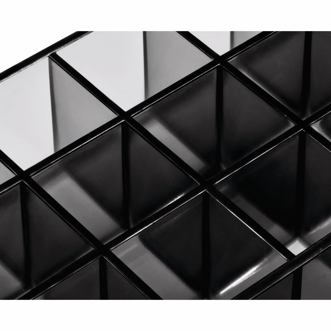 iDesign x Sarah Tanno – Cosmetic organizer for lips – Smoke – detail view 4