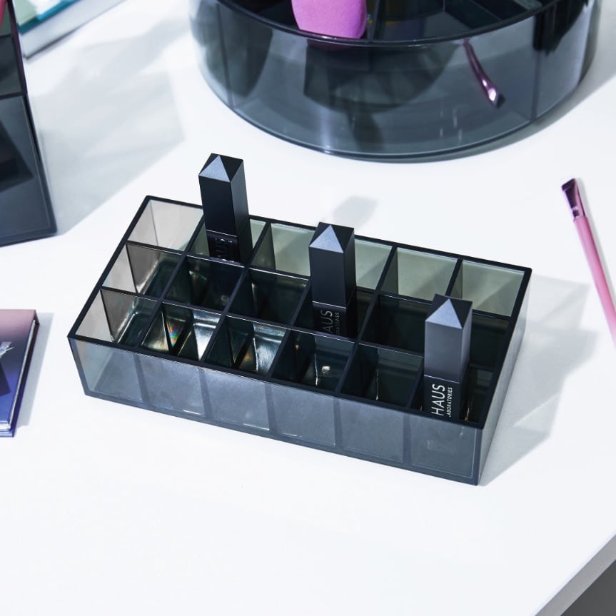 iDesign x Sarah Tanno – Cosmetic organizer for lips – Smoke – detail view 5