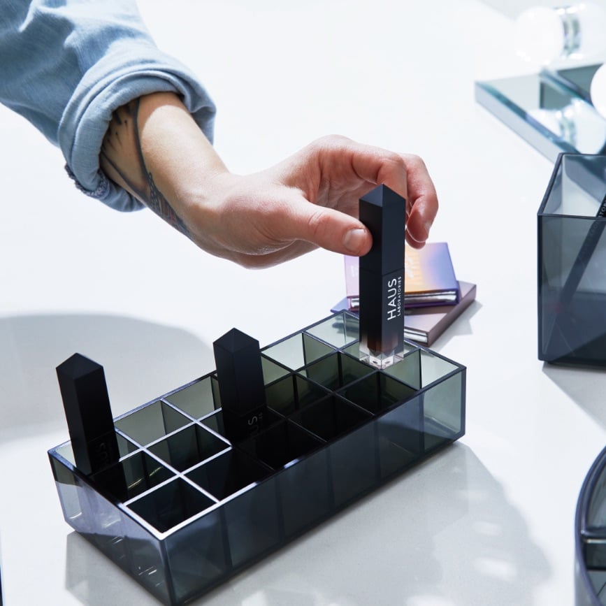 iDesign x Sarah Tanno – Cosmetic organizer for lips – Smoke – detail view 7