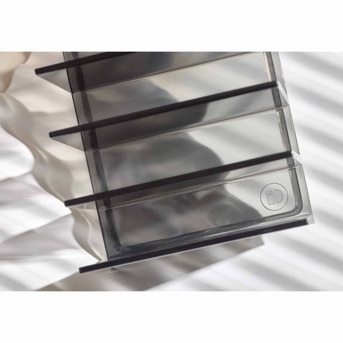 iDesign x Sarah Tanno – Cosmetic organizer for palettes – detail view 4