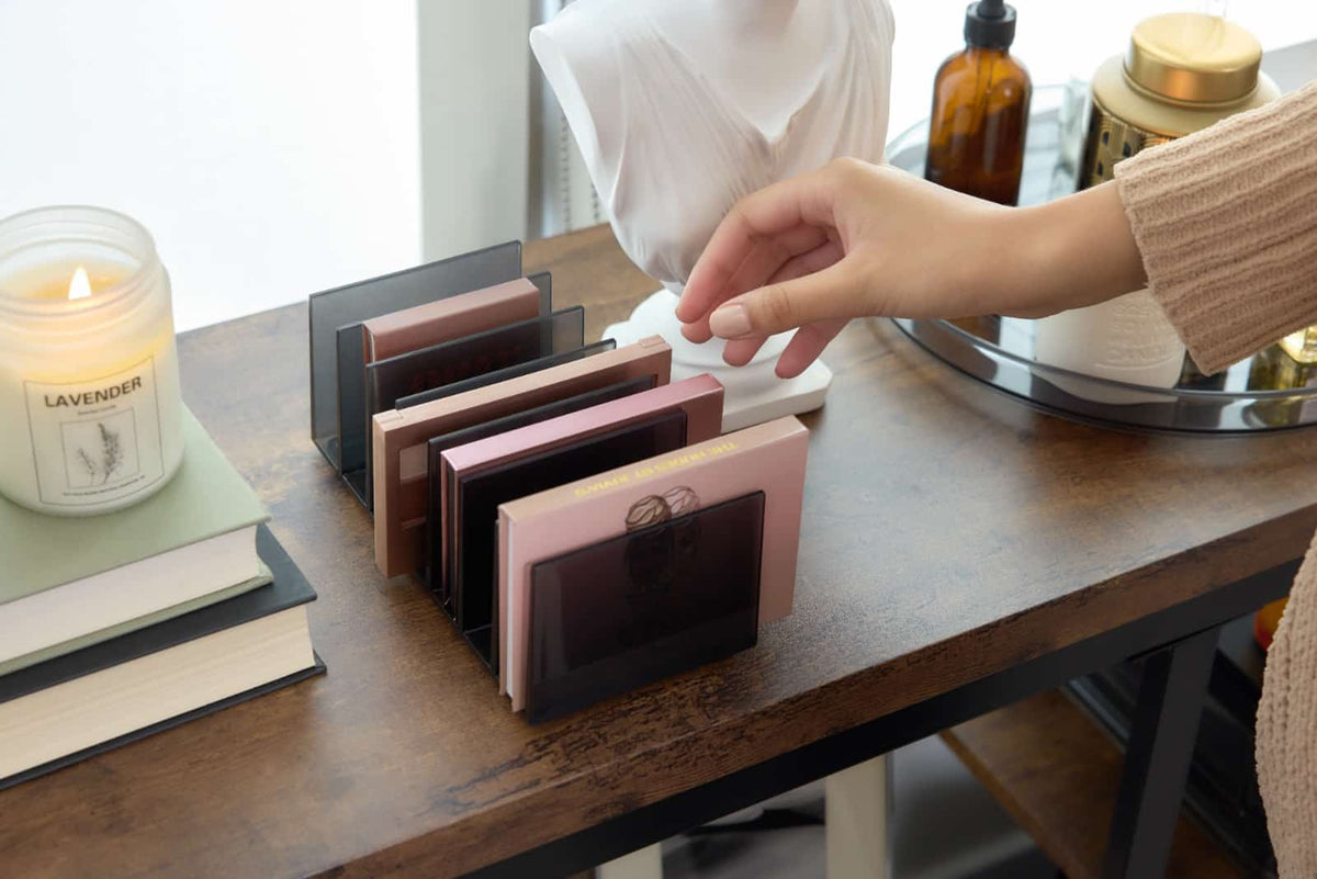 iDesign x Sarah Tanno – Cosmetic organizer for palettes – detail view 9