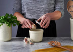 Mason Cash Innovative 2-in-1 Ceramic Garlic Store & Grater – detail view 3