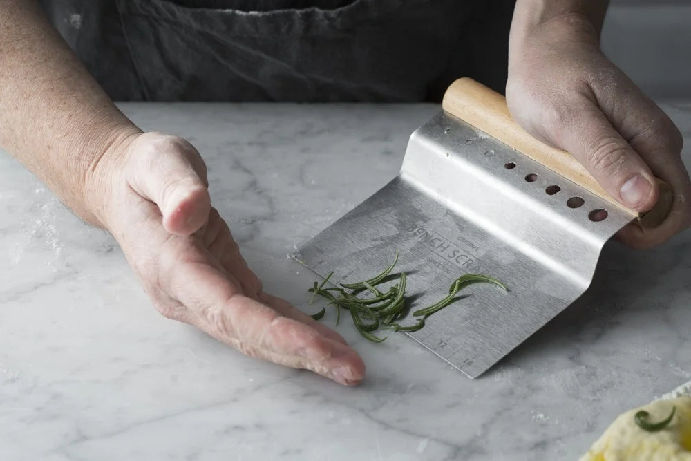 Mason Cash Innovative 4-in-1 Bench Scraper, Spatula & Herb – detail view 2