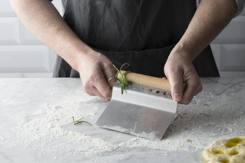 Mason Cash Innovative 4-in-1 Bench Scraper, Spatula & Herb – detail view 3