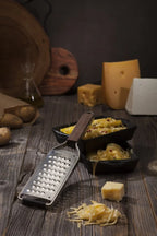 Microplane Master Coarse Grater with Wooden Handle 43308 – detail view 4