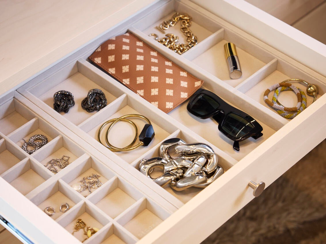 Elfa – Décor+ drawer unit small 3-compartment drawer – detail view 2