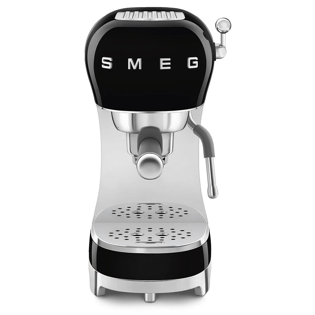 SMEG Coffee Machine ECF02B – detail view 3