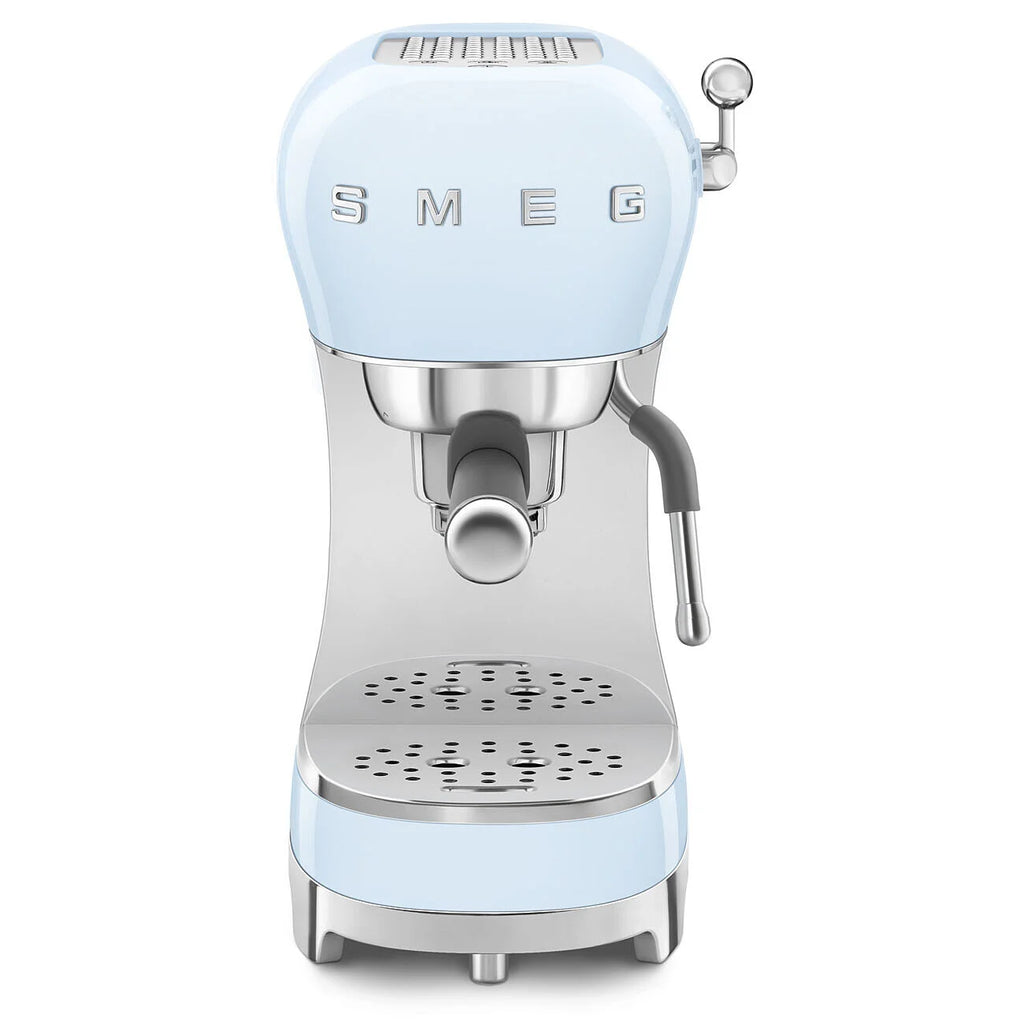 SMEG Coffee Machine ECF02B – detail view 4