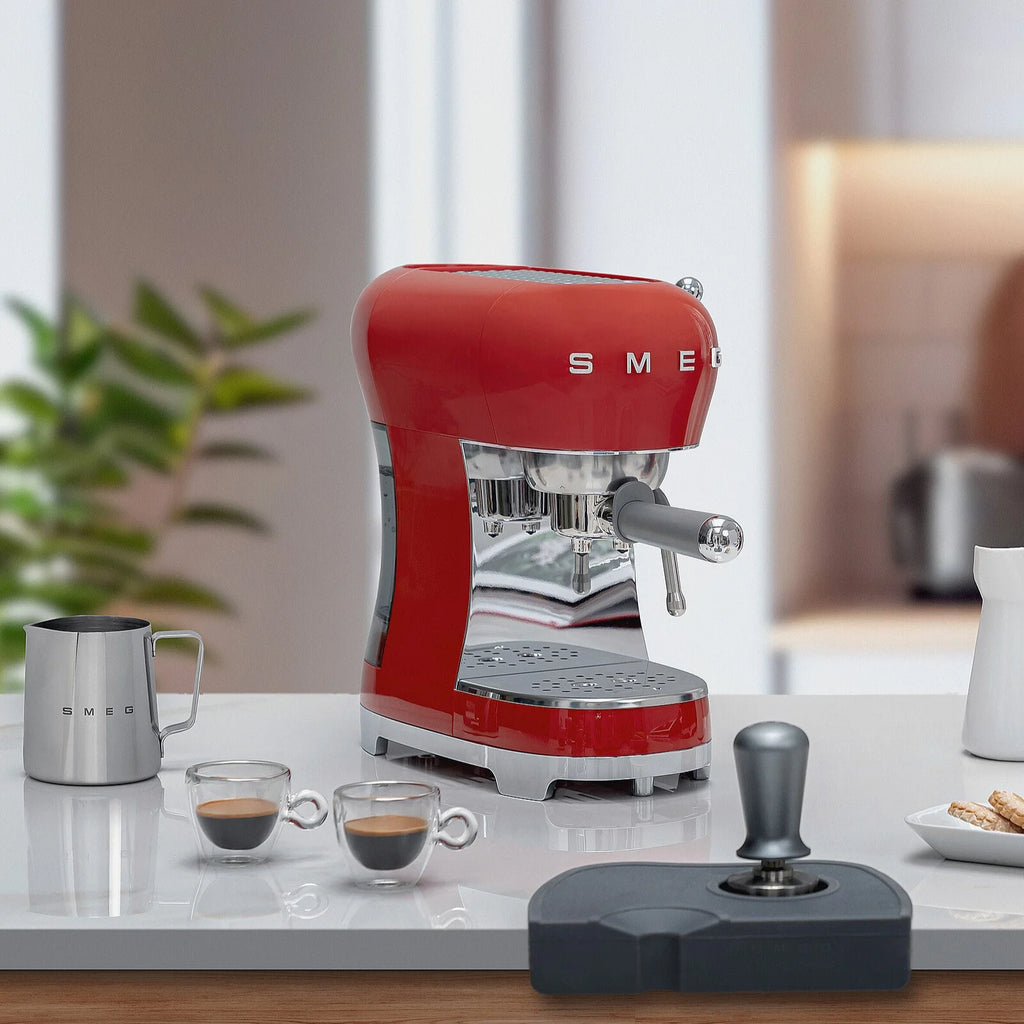 SMEG Coffee Machine ECF02B – detail view 12