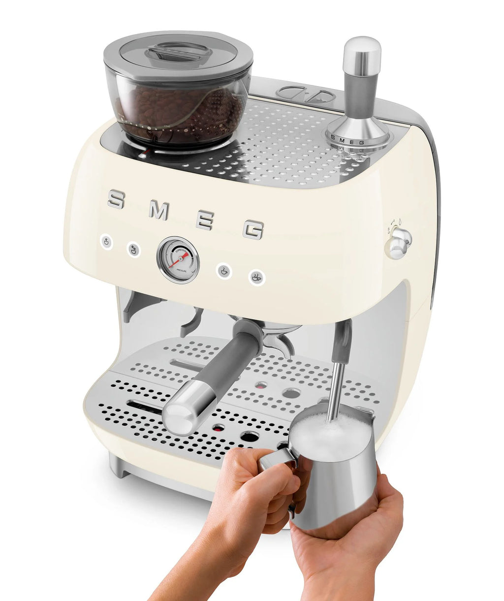 SMEG Coffee Machine EGF03B – detail view 13