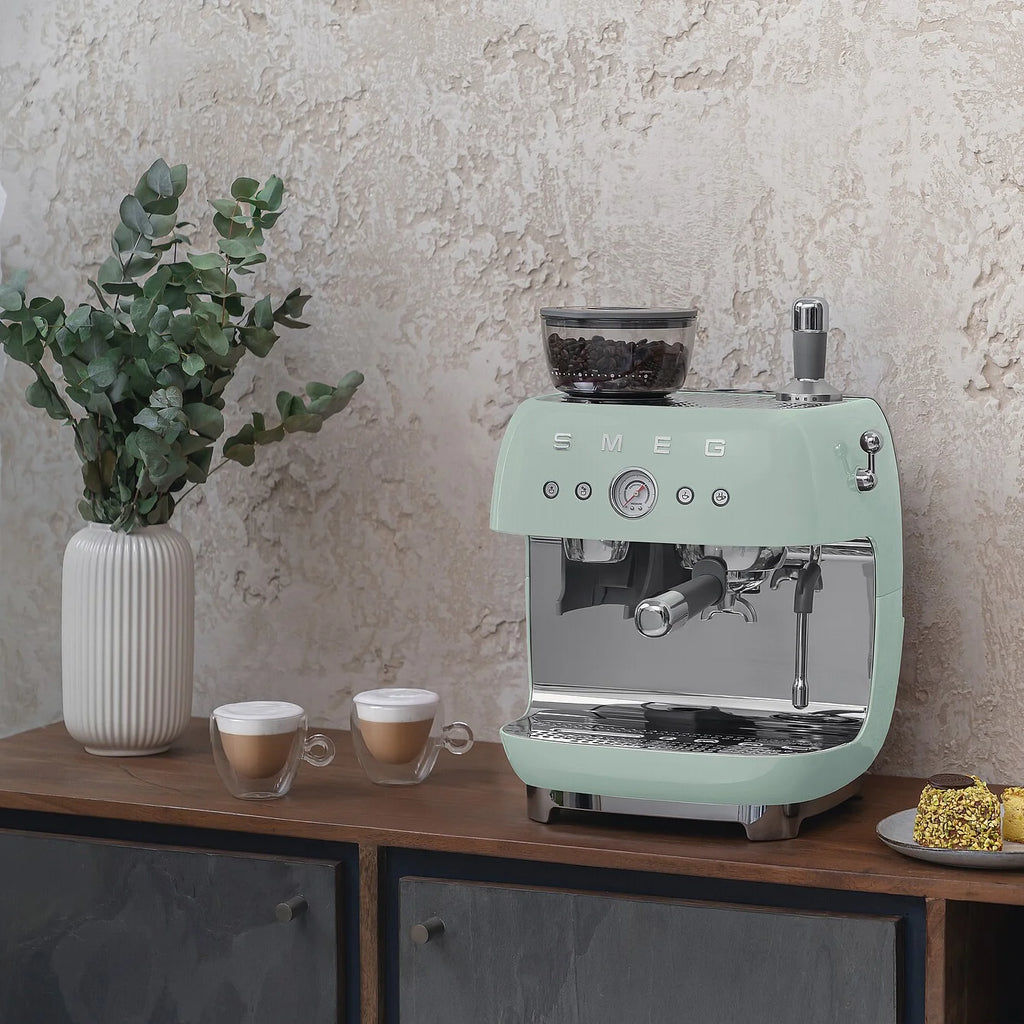 SMEG Coffee Machine EGF03B – detail view 16