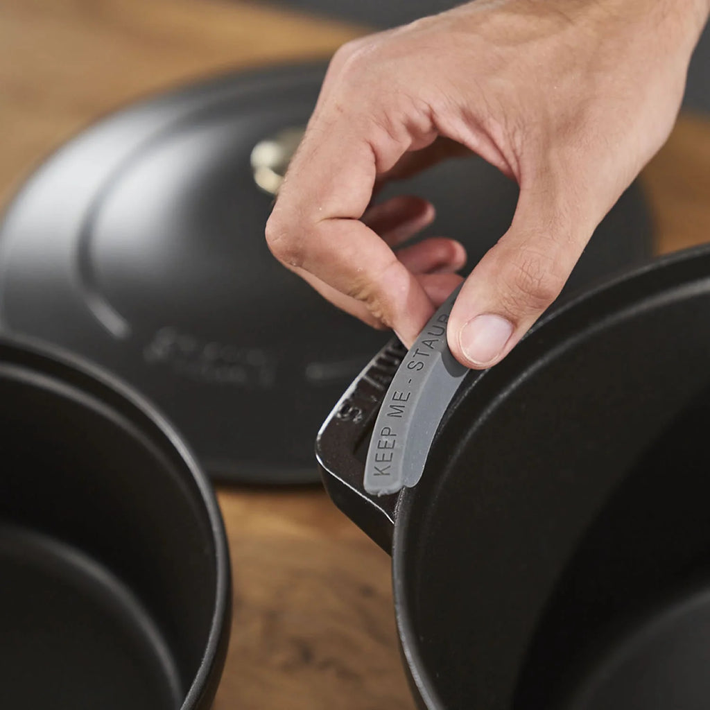 Staub Cocotte 2-Piece Cookware Set, 24 cm – detail view 13