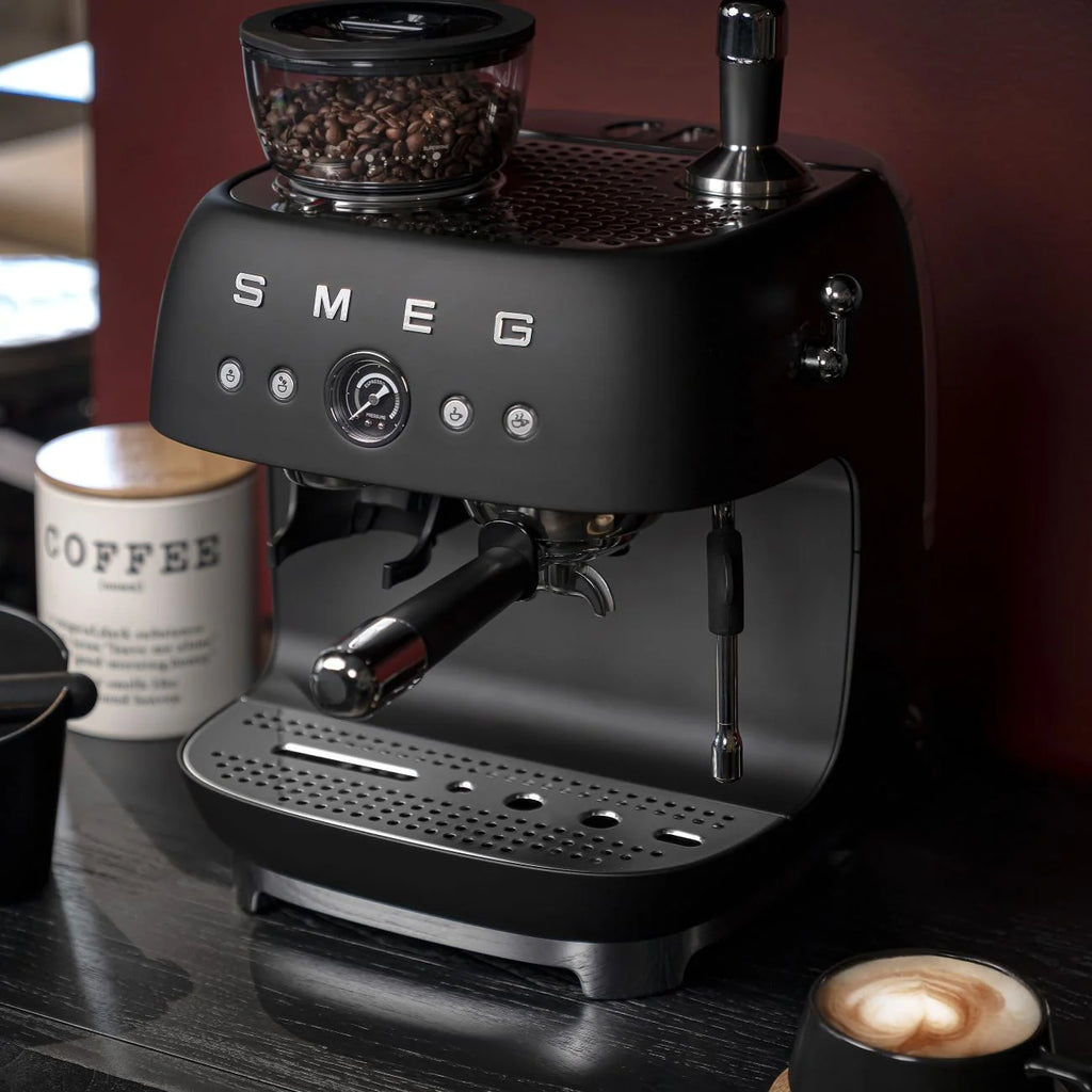 SMEG Coffee Machine EGF03B – detail view 24